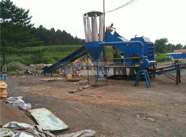 金屬粉碎機生產(chǎn)線現(xiàn)場