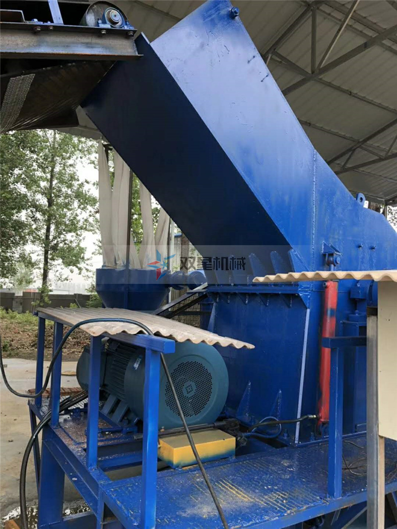 廢鐵粉碎機(jī)客戶現(xiàn)場(chǎng)