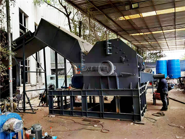 廢鋁粉碎機(jī)生產(chǎn)線上?？蛻粼O(shè)備現(xiàn)場實拍