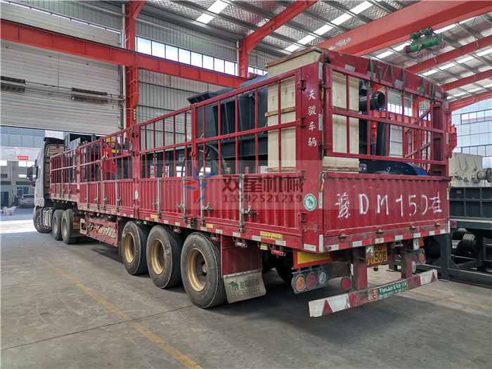 斷橋鋁粉碎機(jī)裝車發(fā)貨