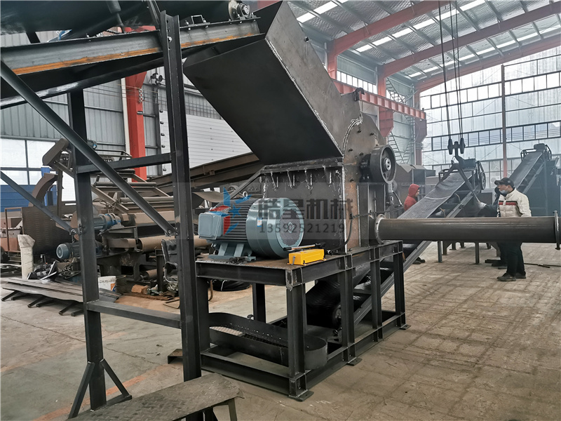 廢鋁粉碎機設備廢鋁上料過程